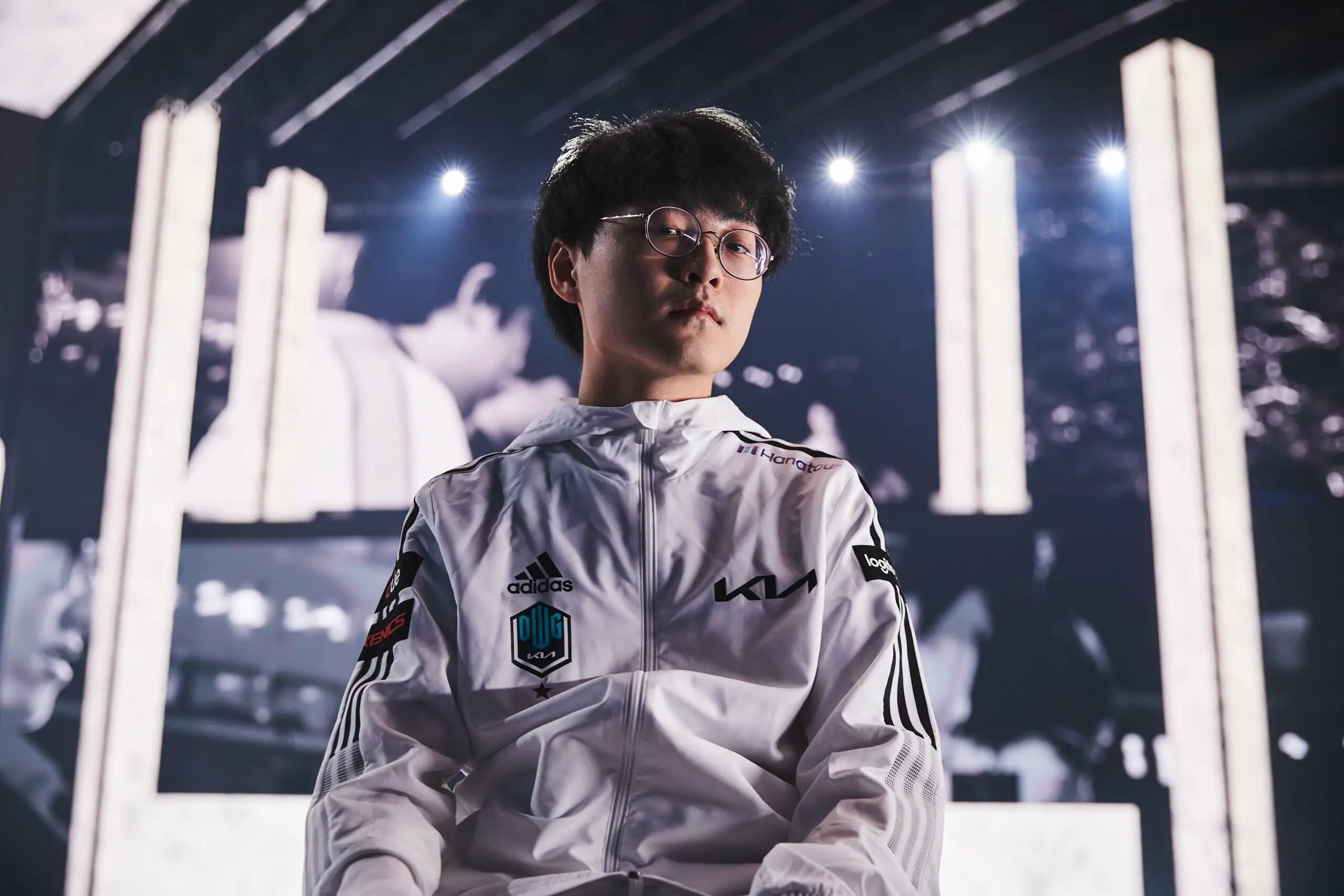 T1横扫DK，Doinb关键团战开团秒人顶尖较量2025世界赛，让粉丝疯狂欢呼的简单介绍