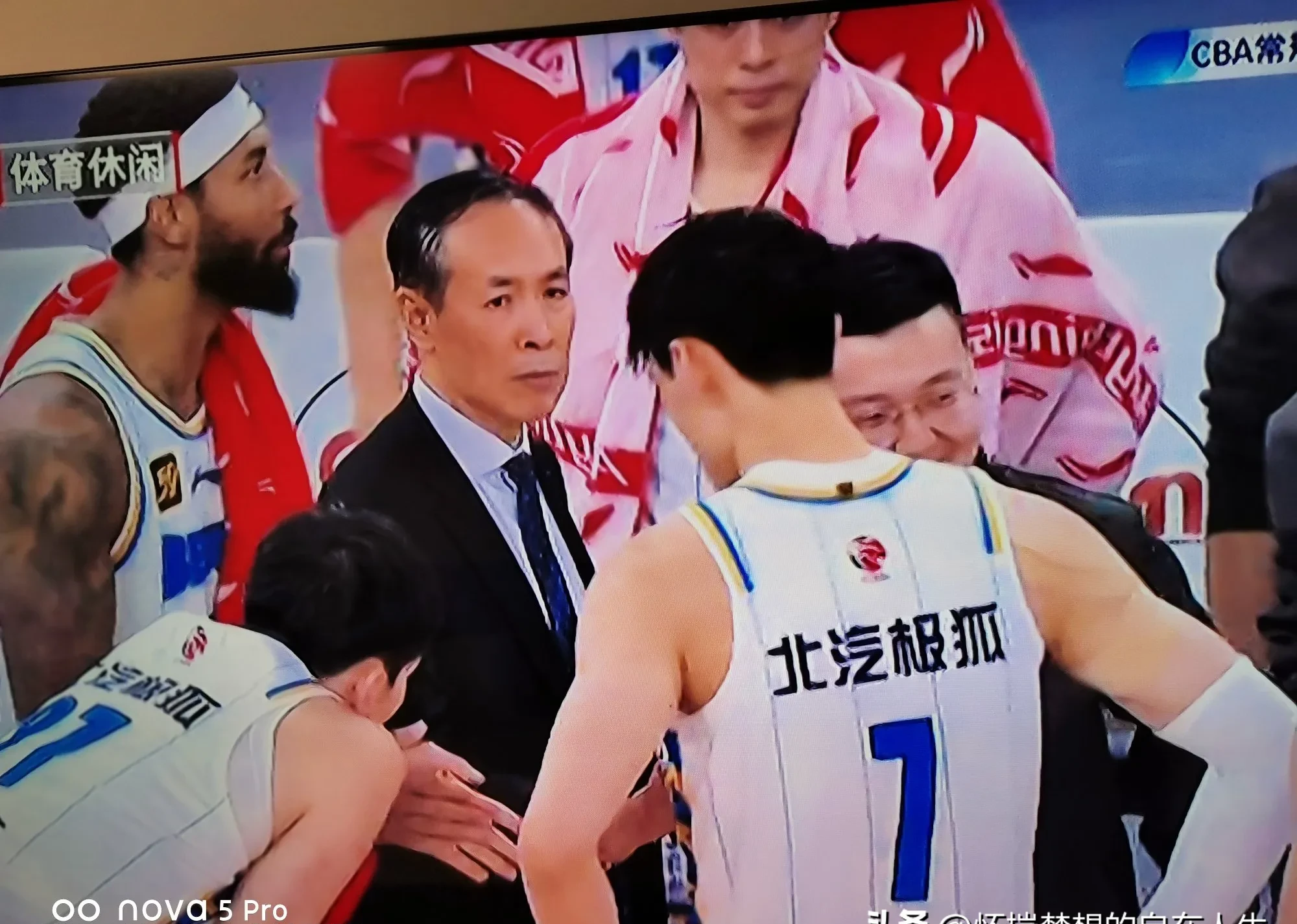 开云体育登录-包含2024CBA春季赛揭幕战酣畅开打，球员们展现出色表现的词条