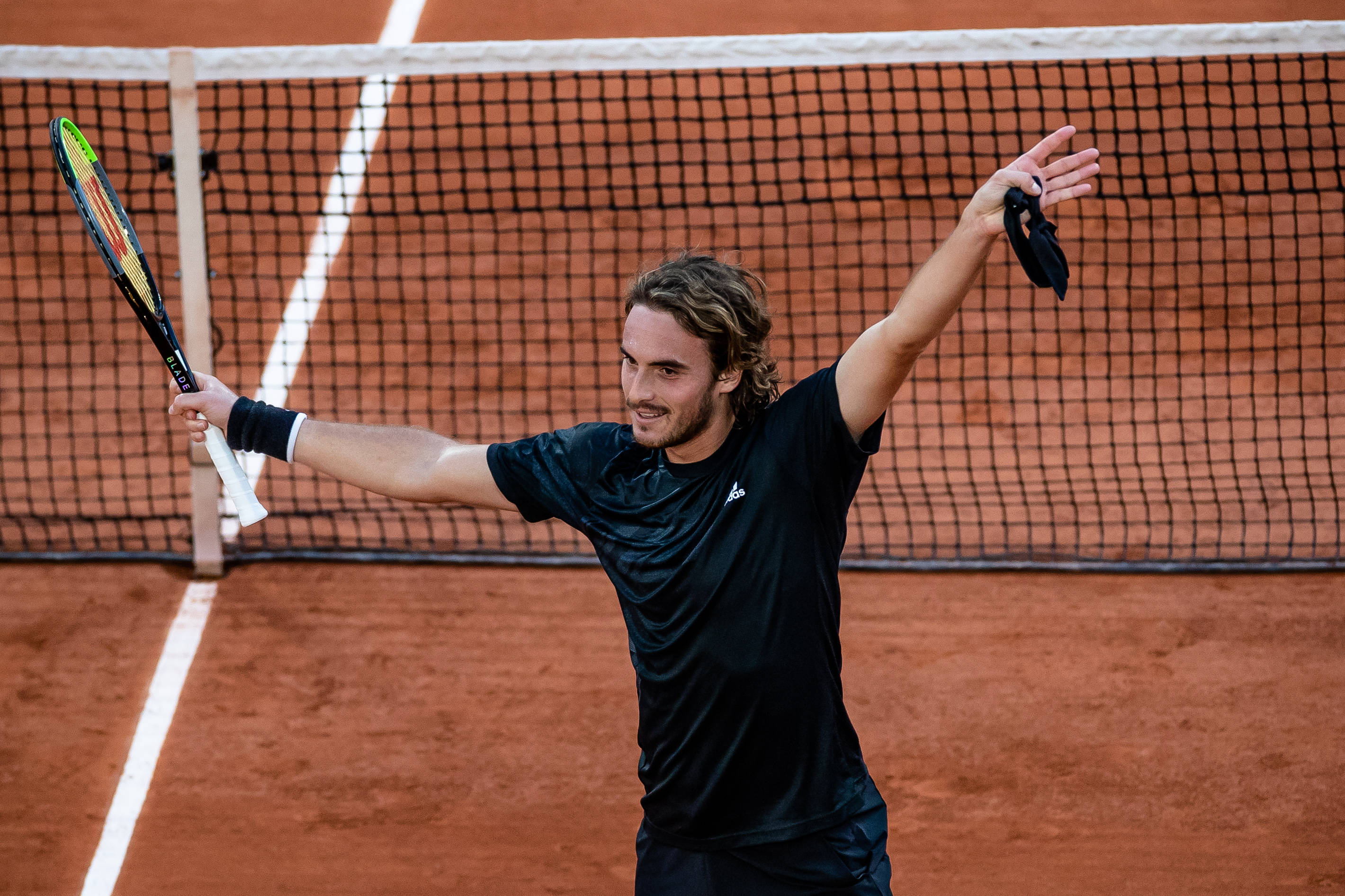 关于法国网球队完胜欧洲网球队，西西帕斯制霸全场的信息