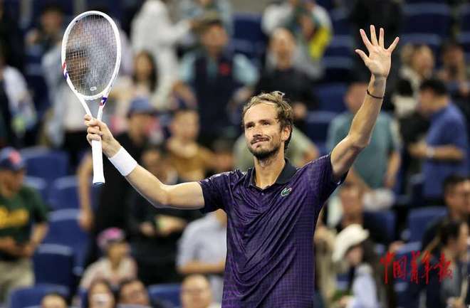 开云体育app-意大利网球队轻取西班牙网球队，梅德韦杰夫绝境逆转的简单介绍