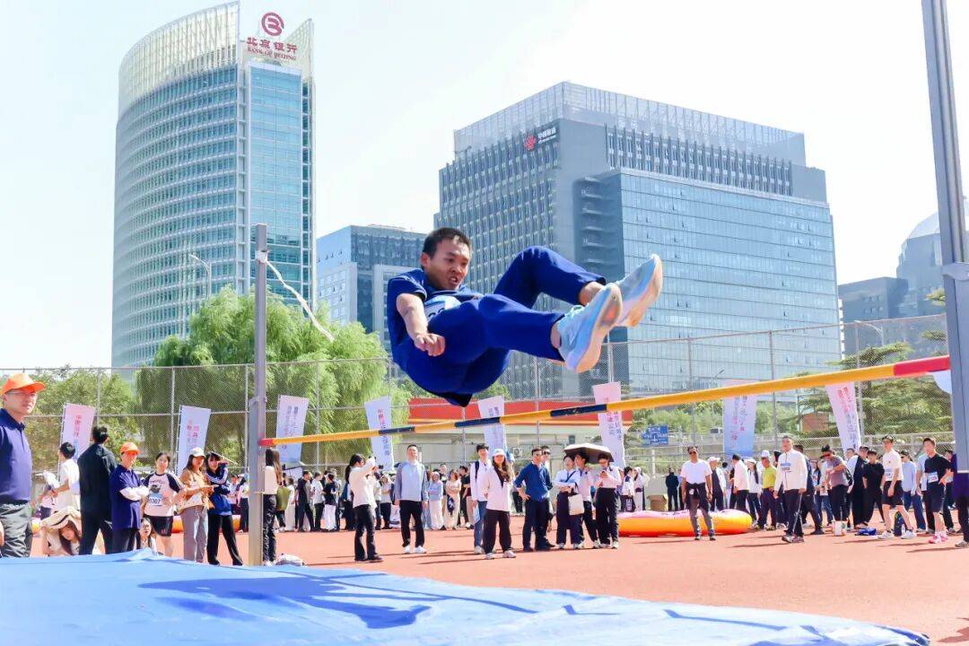 体育赛事频频引发热议，粉丝热情高涨