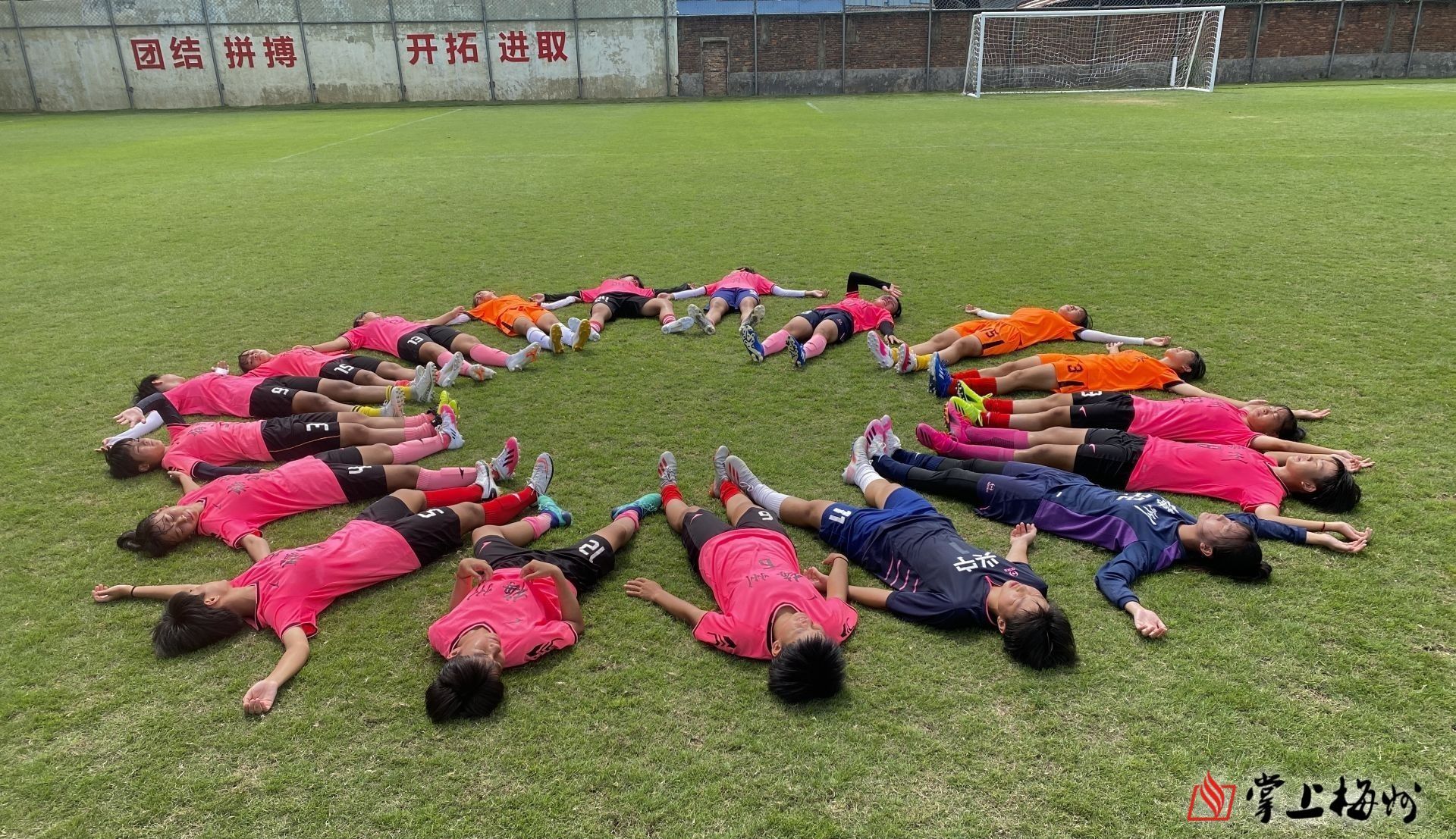 开云体育直播-真情拥抱！各队球员积极训练备战