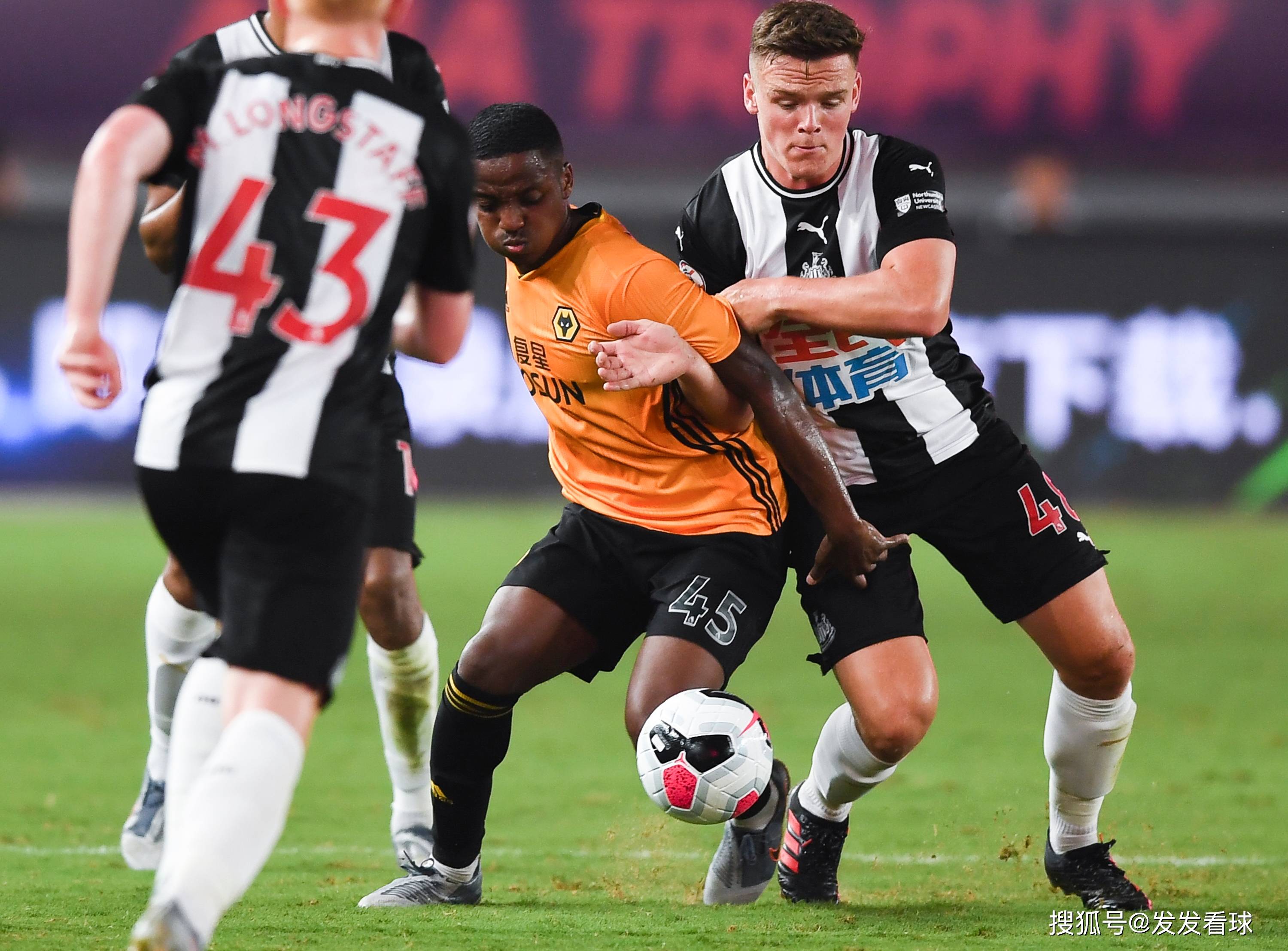 包含纽卡斯尔客场逼平对手，难逾困境的词条