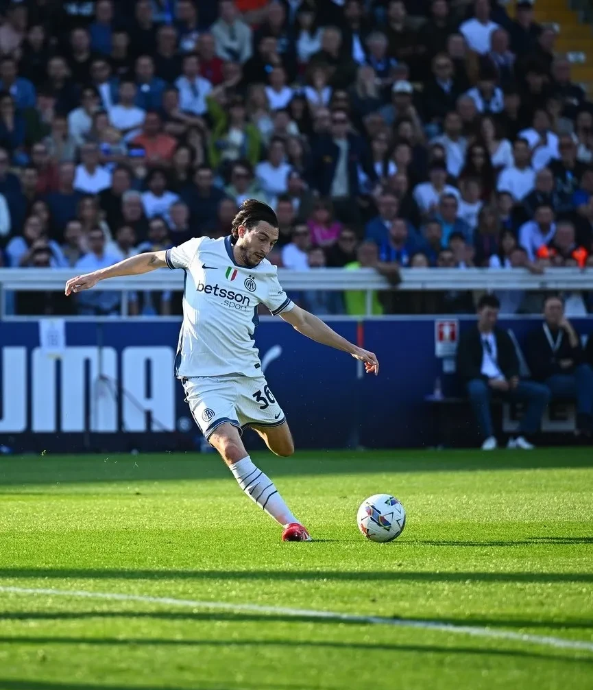 国际米兰客场2-0击败帕尔玛，领先扩大