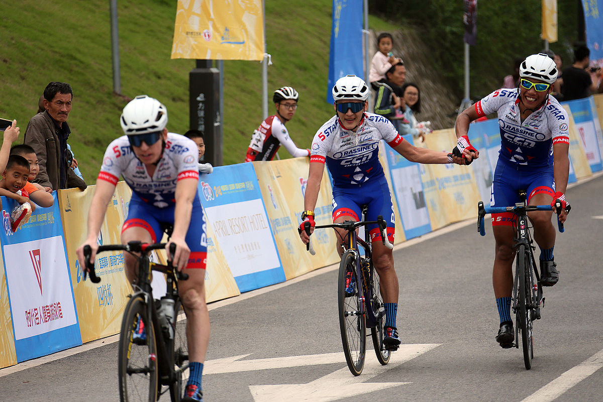 开云下载-自行车赛事发生激烈碰撞双方平安的简单介绍