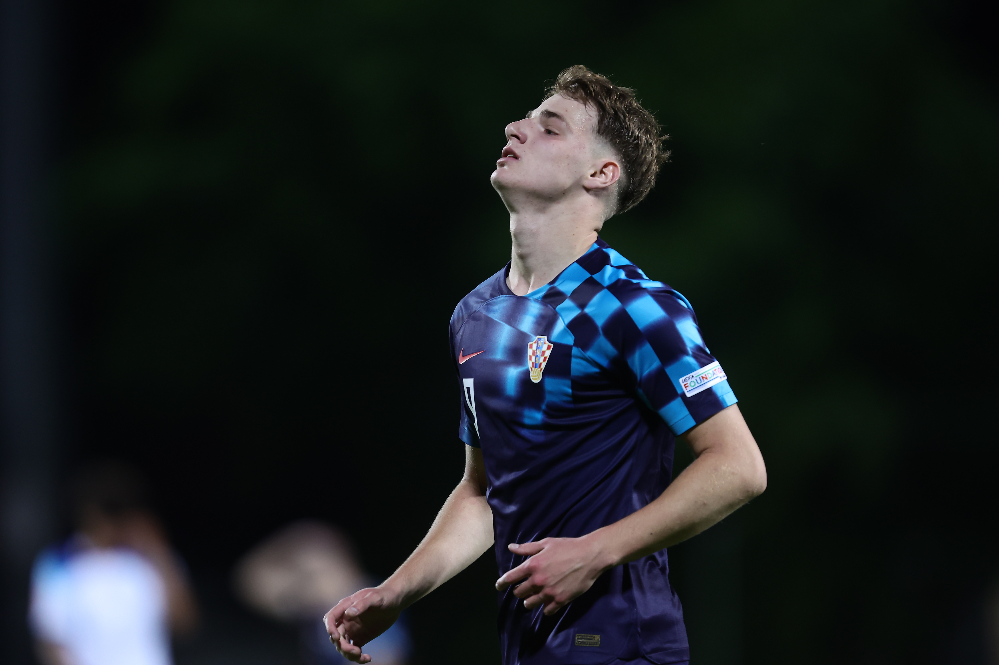 英格兰力克克罗地亚，轻松晋级欧预赛淘汰赛的简单介绍