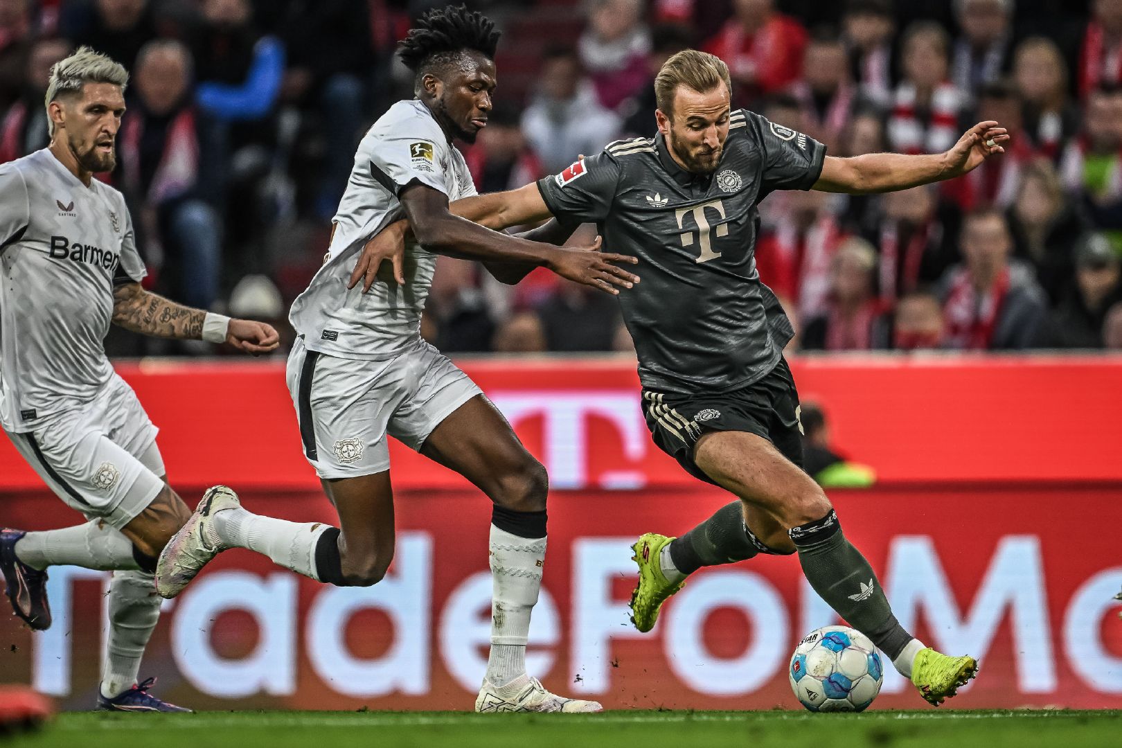 尤文横扫拜仁，凯恩惊艳四座的简单介绍