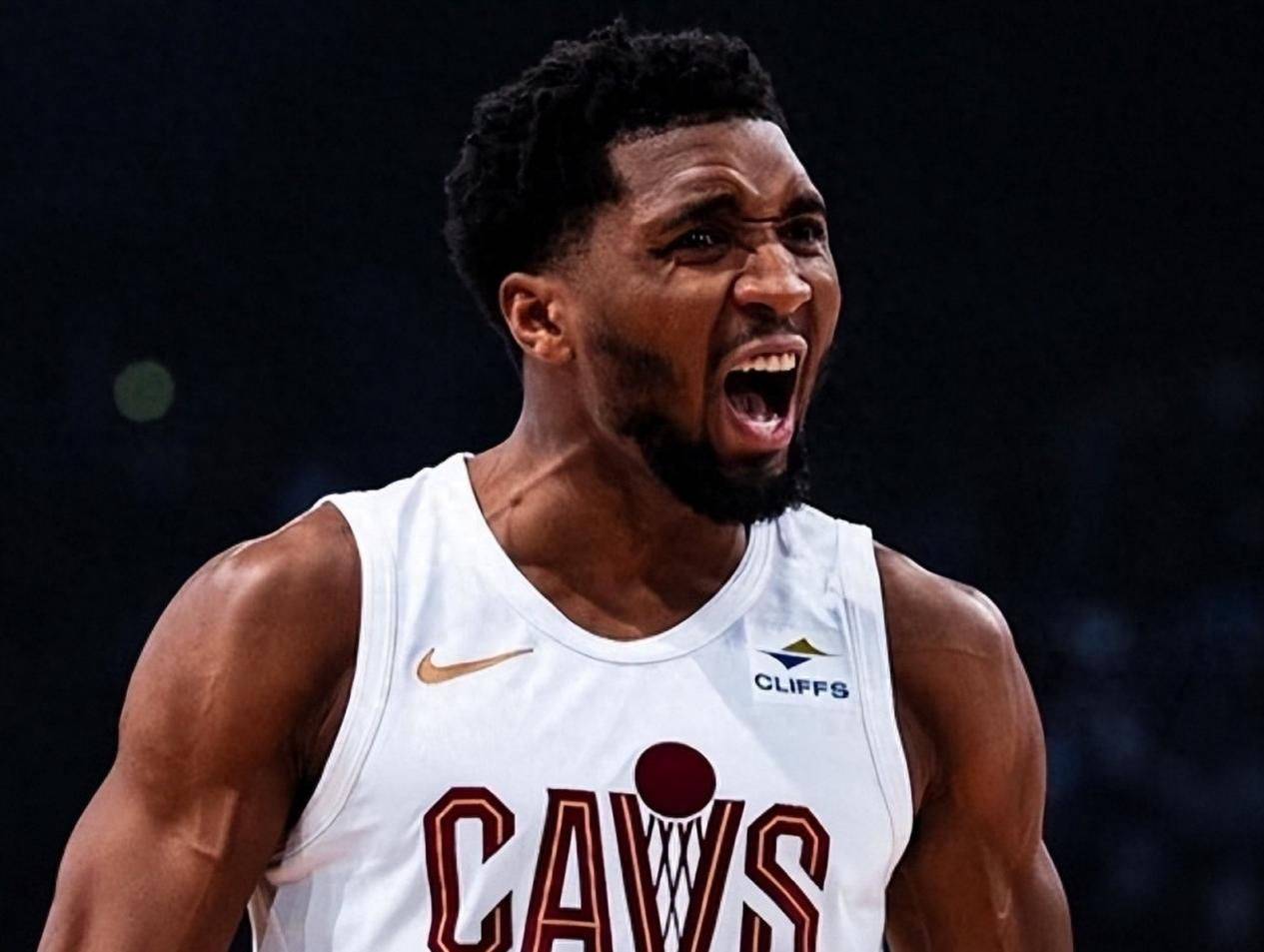 包含热火轻取太阳，米切尔刷新纪录的词条