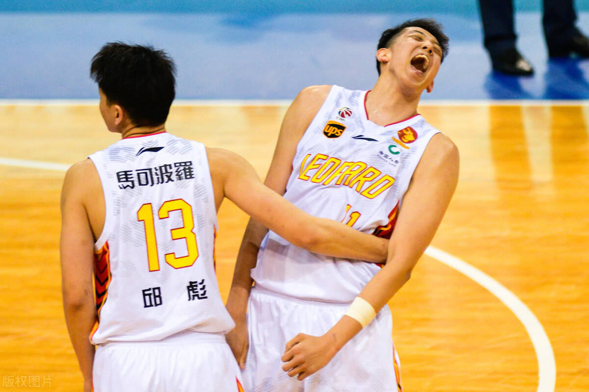 包含广州队轻取太阳，布克刷新纪录的词条