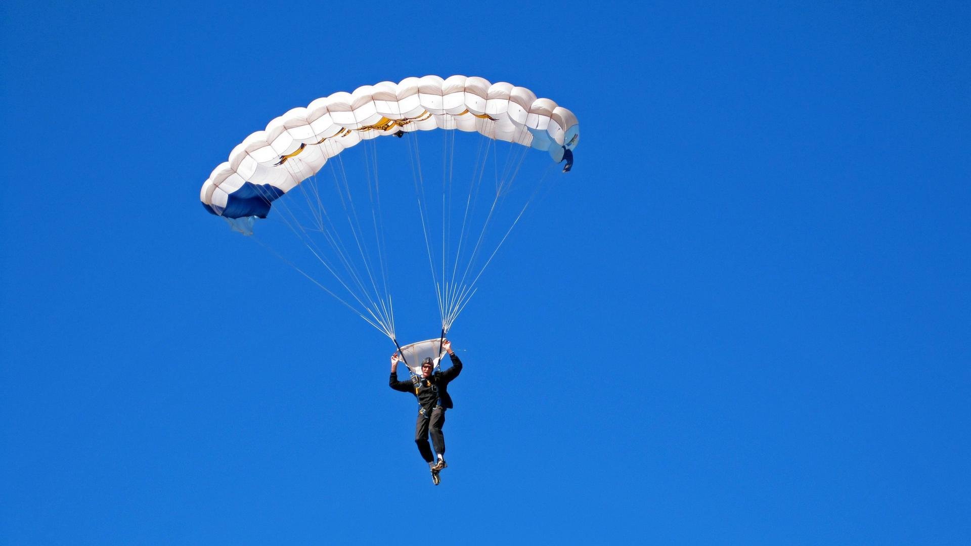 南北双雄会，广东队强势晋级森林狼，布伦森化身关键先生